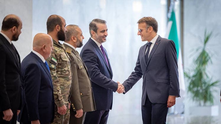 Syrian Foreign Minister is Asaad Hassan al?Shaibani (2-R) shakes hands with French President Emmanuel Macron (R) at the People s Palace in Damascus in Syria, on Tuesday, July 7, 2026. Security sources reported that more than 15 people were injured in an explosion at a café in central Damascus, as French leader Emmanuel Macron made the first post-conflict visit to Damascus by a Western European leader.  SYR2026070705 SyrianxMinistryxofxForeignxAffai