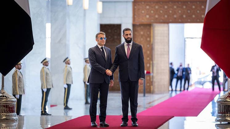 France s President Emmanuel Macron (L) shakes hands with Syria s President Ahmed al-Sharaa attend at the People s Palace in Damascus in Syria, on Tuesday, July 7, 2026. Security sources reported that more than 15 people were injured in an explosion at a café in central Damascus, as French leader Emmanuel Macron made the first post-conflict visit to Damascus by a Western European leader.  SYR2026070706 SyrianxMinistryxofxForeignxAffai