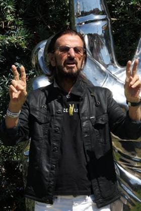 BEVERLY HILLS, CALIFORNIA - JULY 07: Ringo Starr attends Ringo s Peace & Love Birthday Celebration on July 07, 2026 in Beverly Hills, California. Credit: USA - ZUMAa123 20260707_zaa_a123_162 Copyright: xAdMediax