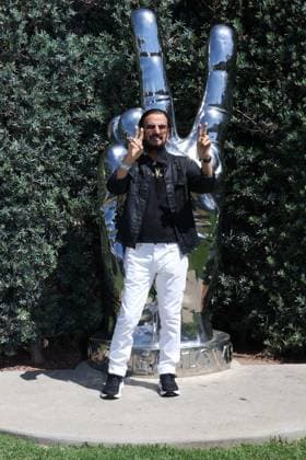 BEVERLY HILLS, CALIFORNIA - JULY 07: Ringo Starr attends Ringo s Peace & Love Birthday Celebration on July 07, 2026 in Beverly Hills, California. Credit: USA - ZUMAa123 20260707_zaa_a123_169 Copyright: xAdMediax