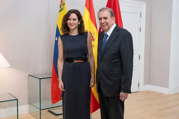 Tribute From The Community Of Madrid To The Venezuelan People Following The Earthquakes The President of the Community of Madrid, Isabel Diaz Ayuso,and the President-elect of Venezuela, Edmundo Gonzalez Urrutia attend the tribute organised by the Community of Madrid following the earthquakes in Venezuela, at the Puerta del Sol, Madrid Spain Copyright: xAtilanoxGarciax xSOPAxImagesx photo01638