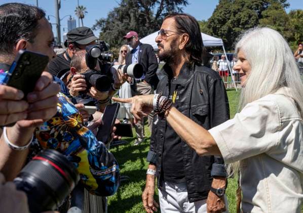July 07, 2026 - Beverly Hills, California, USA - RINGO STARR, who turns 86 today, walks the press line during his Annual Peace & Love Birthday Celebration at Beverly Hills Garden Park. Beverly Hills USA - ZUMAce6_ 20260707_zaf_ce6_006 Copyright: xBrianxCahnx