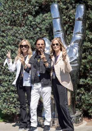 July 07, 2026 - Beverly Hills, California, USA - With MARJORIE WALSH, left, and wife BARBARA STARKEY, RINGO STARR, who turns 86 today, poses for photos during his Annual Peace & Love Birthday Celebration at Beverly Hills Garden Park. Beverly Hills USA - ZUMAce6_ 20260707_zaf_ce6_003 Copyright: xBrianxCahnx