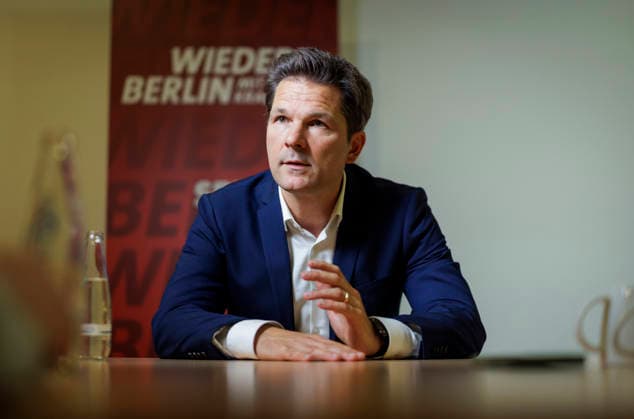 Steffen Krach, Spitzenkandidat der SPD Berlin, aufgenommen im Rahmen eines Interviews in der Landesgeschaeftsstelle der SPD in Berlin Wedding Berlin Deutschland *** Steffen Krach, the SPD s top candidate in Berlin, photographed during an interview at the SPD s state headquarters in Berlin-Wedding, Berlin, Germany Copyright: xThomasxKoehlerx