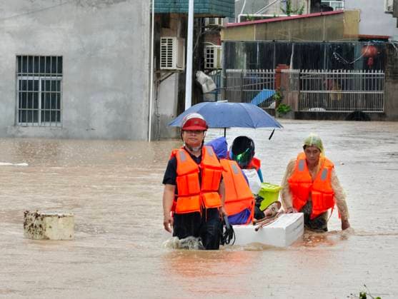 NANNING, CHINA - JULY 07: Rescuers transfer trapped residents after typhoon Maysak caused the Liulan Reservoir dam to breach on July 7, 2026 in Hengzhou, Nanning, Guangxi Zhuang Autonomous Region of China. Recent extreme rainstorms triggered by Typhoon Maysak, the 10th typhoon of the year, have caused severe flooding in parts of south China s Guangxi Zhuang Autonomous Region.  Copyright: xVCGx 111652913853