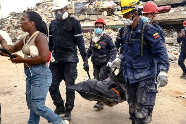 Aftermath of the Earthquake in Caraballeda, La Guaira, Venezuela CARABALLEDA, LA GUAIRA, VENEZUELA JULY 7, 2026: Rescue and forensic teams continue recovery operations in the aftermath of the devastating earthquakes that struck Venezuela s Caribbean coast, retrieving victims from the rubble of collapsed buildings in Caraballeda, La Guaira state. Authorities say the earthquakes have killed at least 3,685 people, injured more than 16,700, left thousands missing, and displaced nearly 18,000 residents, as search and recovery efforts continue in some of the hardest-hit areas. EDITOR S NOTE: Images show covered bodies during recovery operations. CARABALLEDA Venezuela (Bolivarian Republic of) Copyright: x xLauraxdexChiclanax xJNAxPressx