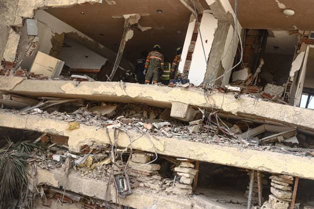 Aftermath of the Earthquake in Caraballeda, La Guaira, Venezuela CARABALLEDA, LA GUAIRA, VENEZUELA JULY 7, 2026: Rescue and forensic teams continue recovery operations in the aftermath of the devastating earthquakes that struck Venezuela s Caribbean coast, retrieving victims from the rubble of collapsed buildings in Caraballeda, La Guaira state. Authorities say the earthquakes have killed at least 3,685 people, injured more than 16,700, left thousands missing, and displaced nearly 18,000 residents, as search and recovery efforts continue in some of the hardest-hit areas. EDITOR S NOTE: Images show covered bodies during recovery operations. CARABALLEDA Venezuela (Bolivarian Republic of) Copyright: x xLauraxdexChiclanax xJNAxPressx