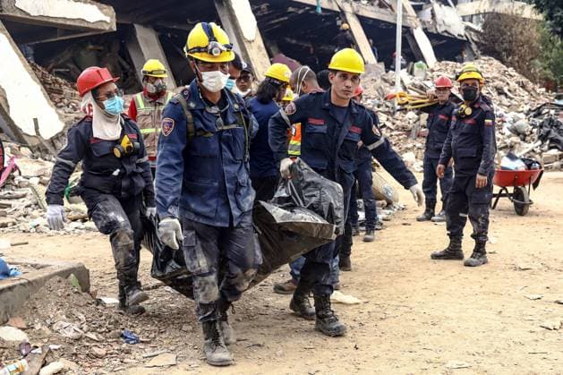 Aftermath of the Earthquake in Caraballeda, La Guaira, Venezuela CARABALLEDA, LA GUAIRA, VENEZUELA JULY 7, 2026: Rescue and forensic teams continue recovery operations in the aftermath of the devastating earthquakes that struck Venezuela s Caribbean coast, retrieving victims from the rubble of collapsed buildings in Caraballeda, La Guaira state. Authorities say the earthquakes have killed at least 3,685 people, injured more than 16,700, left thousands missing, and displaced nearly 18,000 residents, as search and recovery efforts continue in some of the hardest-hit areas. EDITOR S NOTE: Images show covered bodies during recovery operations. CARABALLEDA Venezuela (Bolivarian Republic of) Copyright: x xLauraxdexChiclanax xJNAxPressx