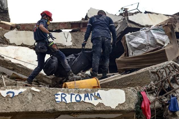 Aftermath of the Earthquake in Caraballeda, La Guaira, Venezuela CARABALLEDA, LA GUAIRA, VENEZUELA JULY 7, 2026: Rescue and forensic teams continue recovery operations in the aftermath of the devastating earthquakes that struck Venezuela s Caribbean coast, retrieving victims from the rubble of collapsed buildings in Caraballeda, La Guaira state. Authorities say the earthquakes have killed at least 3,685 people, injured more than 16,700, left thousands missing, and displaced nearly 18,000 residents, as search and recovery efforts continue in some of the hardest-hit areas. EDITOR S NOTE: Images show covered bodies during recovery operations. CARABALLEDA Venezuela (Bolivarian Republic of) Copyright: x xLauraxdexChiclanax xJNAxPressx