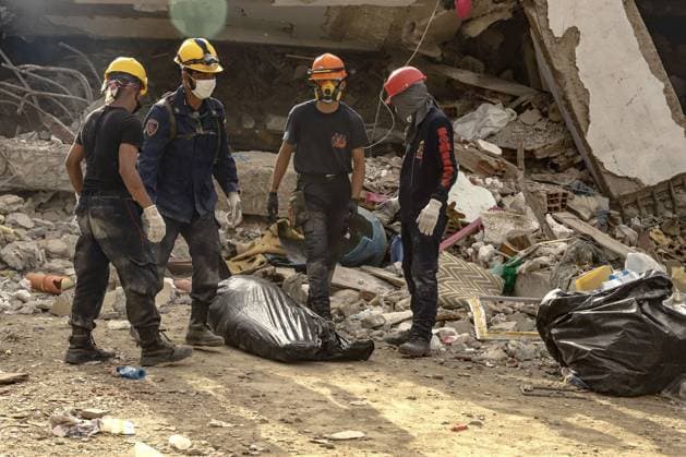 Aftermath of the Earthquake in Caraballeda, La Guaira, Venezuela CARABALLEDA, LA GUAIRA, VENEZUELA JULY 7, 2026: Rescue and forensic teams continue recovery operations in the aftermath of the devastating earthquakes that struck Venezuela s Caribbean coast, retrieving victims from the rubble of collapsed buildings in Caraballeda, La Guaira state. Authorities say the earthquakes have killed at least 3,685 people, injured more than 16,700, left thousands missing, and displaced nearly 18,000 residents, as search and recovery efforts continue in some of the hardest-hit areas. EDITOR S NOTE: Images show covered bodies during recovery operations. CARABALLEDA Venezuela (Bolivarian Republic of) Copyright: x xLauraxdexChiclanax xJNAxPressx