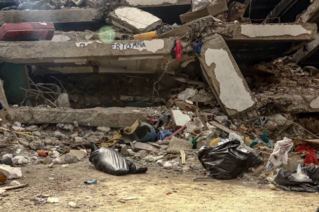 Aftermath of the Earthquake in Caraballeda, La Guaira, Venezuela CARABALLEDA, LA GUAIRA, VENEZUELA JULY 7, 2026: Rescue and forensic teams continue recovery operations in the aftermath of the devastating earthquakes that struck Venezuela s Caribbean coast, retrieving victims from the rubble of collapsed buildings in Caraballeda, La Guaira state. Authorities say the earthquakes have killed at least 3,685 people, injured more than 16,700, left thousands missing, and displaced nearly 18,000 residents, as search and recovery efforts continue in some of the hardest-hit areas. EDITOR S NOTE: Images show covered bodies during recovery operations. CARABALLEDA Venezuela (Bolivarian Republic of) Copyright: x xLauraxdexChiclanax xJNAxPressx
