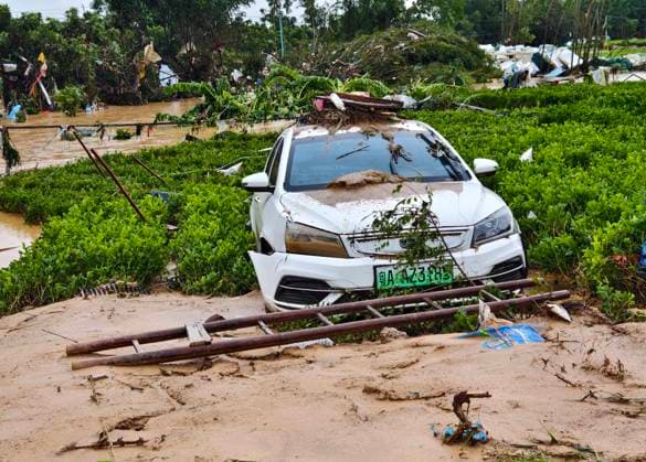 NANNING, CHINA - JULY 07: A damaged car stands in mud on July 7, 2026 in Hengzhou, Nanning, Guangxi Zhuang Autonomous Region of China. Recent extreme rainstorms triggered by Typhoon Maysak, the 10th typhoon of the year, have caused severe flooding in parts of south China s Guangxi Zhuang Autonomous Region.  Copyright: xVCGx 111652835003