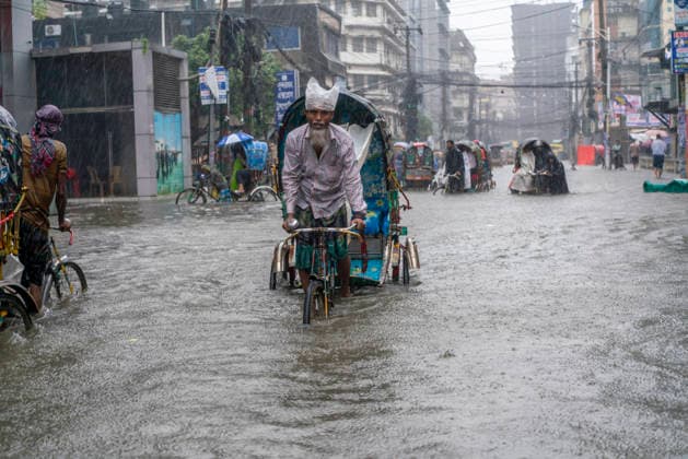 Bangladesh: Severe Waterlogging Paralyzes Chattogram Amid Heavy Monsoon Rain In Chattogram A rickshaw puller protects his head with a plastic packet while pulling his passenger through a flooded road under a downpour in Chattogram, Bangladesh, on July 7, 2026. Daily wage earners face challenges as they continue outdoor operations despite the hazardous weather. Chattogram Bangladesh  Copyright: xZakirxHossainx originalFilename: hossain-notitle260707_npzMz.jpg