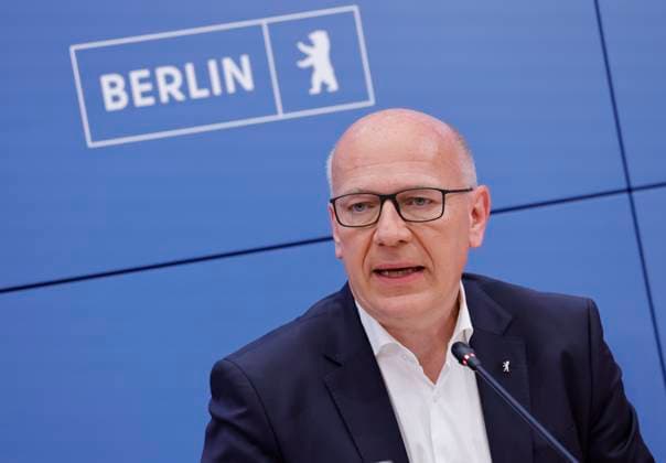 Kai Wegner, Regierender Bürgermeister von Berlin, Deutschland, Berlin, Senatspressekonferenz gemeinsam mit der Bürgermeisterin und Senatorin für Wirtschaft, Energie und Betriebe, Franziska Giffey, sowie dem Bürgermeister und Senator für Finanzen sowie für Kultur und Gesellschaftlichen Zusammenhalt, Stefan Evers *** Kai Wegner, Governing Mayor of Berlin, Germany, Berlin; Senate press conference together with the Mayor and Senator for Economy, Energy, and Public Enterprises, Franziska Giffey, and the Mayor and Senator for Finance, Culture, and Social Cohesion, Stefan Evers