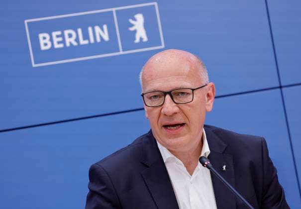 Kai Wegner, Regierender Bürgermeister von Berlin, Deutschland, Berlin, Senatspressekonferenz gemeinsam mit der Bürgermeisterin und Senatorin für Wirtschaft, Energie und Betriebe, Franziska Giffey, sowie dem Bürgermeister und Senator für Finanzen sowie für Kultur und Gesellschaftlichen Zusammenhalt, Stefan Evers *** Kai Wegner, Governing Mayor of Berlin, Germany, Berlin; Senate press conference together with the Mayor and Senator for Economy, Energy, and Public Enterprises, Franziska Giffey, and the Mayor and Senator for Finance, Culture, and Social Cohesion, Stefan Evers