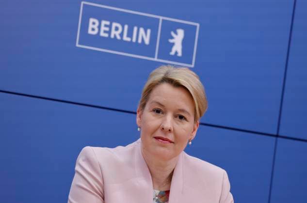 Franziska Giffey, Bürgermeisterin von Berlin, Deutschland, Berlin, Senatspressekonferenz gemeinsam mit der Bürgermeisterin und Senatorin für Wirtschaft, Energie und Betriebe, Franziska Giffey, sowie dem Bürgermeister und Senator für Finanzen sowie für Kultur und Gesellschaftlichen Zusammenhalt, Stefan Evers *** Franziska Giffey, Mayor of Berlin, Germany; Berlin; Senate press conference with Mayor and Senator for Economy, Energy, and Public Enterprises Franziska Giffey, as well as Mayor and Senator for Finance, Culture, and Social Cohesion Stefan Evers