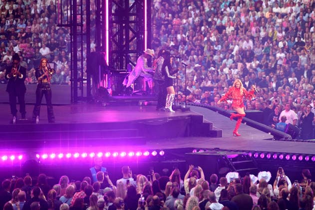 Helene Fischer live bei einem Konzert ihrer 360Â° Stadion Tour in der Heinz von Heiden Arena. Hannover, 07.07.2026 (Hinweis: Verwendung nur redaktionell in Bezug auf das Konzert bzw. die aktuelle Tour) *** Helene Fischer performing live at a concert on her 360° Stadium Tour at the Heinz von Heiden Arena in Hanover, July 7, 2026. Note: For editorial use only in connection with the concert or the current tour. Foto:xC.xNiehausx xFuturexImagex fischer_6702