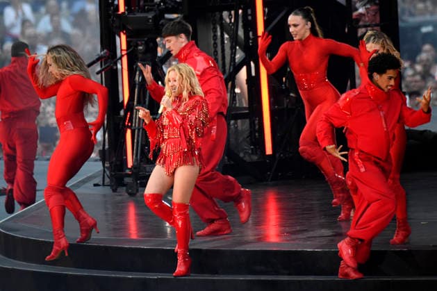 Helene Fischer live bei einem Konzert ihrer 360Â° Stadion Tour in der Heinz von Heiden Arena. Hannover, 07.07.2026 (Hinweis: Verwendung nur redaktionell in Bezug auf das Konzert bzw. die aktuelle Tour) *** Helene Fischer performing live at a concert on her 360° Stadium Tour at the Heinz von Heiden Arena in Hanover, July 7, 2026. Note: For editorial use only in connection with the concert or the current tour. Foto:xC.xNiehausx xFuturexImagex fischer_6704