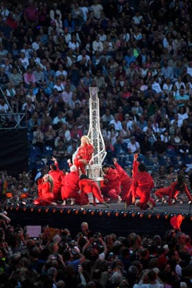 Helene Fischer live bei einem Konzert ihrer 360Â° Stadion Tour in der Heinz von Heiden Arena. Hannover, 07.07.2026 (Hinweis: Verwendung nur redaktionell in Bezug auf das Konzert bzw. die aktuelle Tour) *** Helene Fischer performing live at a concert on her 360° Stadium Tour at the Heinz von Heiden Arena in Hanover, July 7, 2026. Note: For editorial use only in connection with the concert or the current tour. Foto:xC.xNiehausx xFuturexImagex fischer_6729