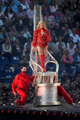 Helene Fischer live bei einem Konzert ihrer 360Â° Stadion Tour in der Heinz von Heiden Arena. Hannover, 07.07.2026 (Hinweis: Verwendung nur redaktionell in Bezug auf das Konzert bzw. die aktuelle Tour) *** Helene Fischer performing live at a concert on her 360° Stadium Tour at the Heinz von Heiden Arena in Hanover, July 7, 2026. Note: For editorial use only in connection with the concert or the current tour. Foto:xC.xNiehausx xFuturexImagex fischer_6737