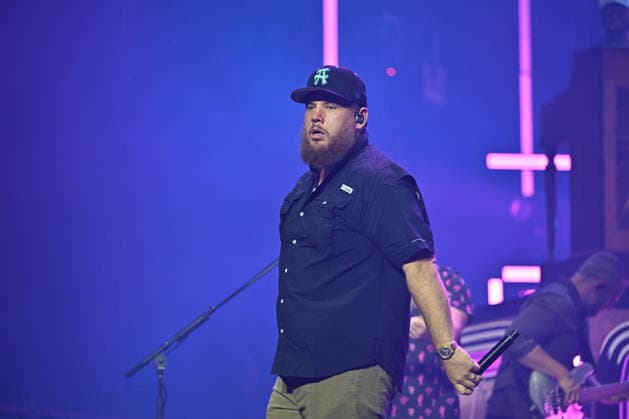 Luke Combs In Concert - Paris Luke Combs performs at the Accor Arena in Paris, France on July 7, 2026. Photo by Christophe Meng ABACAPRESS.COM Paris France  Copyright: xMengxChristophe ABACAx