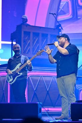 Luke Combs In Concert - Paris Luke Combs performs at the Accor Arena in Paris, France on July 7, 2026. Photo by Christophe Meng ABACAPRESS.COM Paris France  Copyright: xMengxChristophe ABACAx