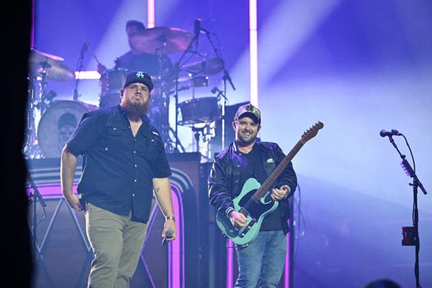 Luke Combs In Concert - Paris Luke Combs performs at the Accor Arena in Paris, France on July 7, 2026. Photo by Christophe Meng ABACAPRESS.COM Paris France  Copyright: xMengxChristophe ABACAx