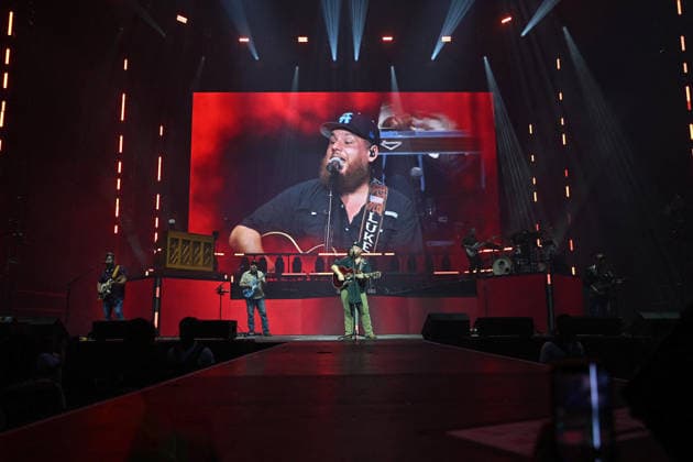 Luke Combs In Concert - Paris Luke Combs performs at the Accor Arena in Paris, France on July 7, 2026. Photo by Christophe Meng ABACAPRESS.COM Paris France  Copyright: xMengxChristophe ABACAx
