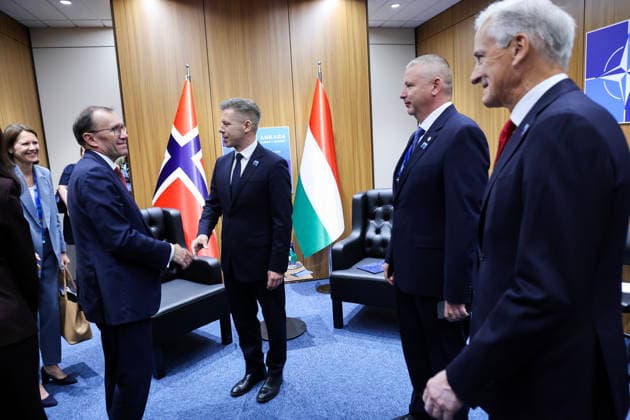 Nato-toppmotet i Ankara 2026 Ankara, Tyrkia 20260708. Norges statsminister Jonas Gahr Store (Ap) og utenriksminister Espen Barth Eide moter Ungerns statsminister PÃ ter Magyar under Nato-toppmotet i Ankara onsdag. Foto: Geir Olsen NTB Ankara Tyrkia oSdr0KTc2Gs EDITORIAL USE ONLY Ref:_POLoSdr0KTc2Gs.jpg *** NATO Summit in Ankara 2026 Ankara, Turkey 20260708 Norwegian Prime Minister Jonas Gahr Store (Ap) and Foreign Minister Espen Barth Eide meet with Hungarian Prime Minister Péter Magyar during the NATO summit in Ankara on Wednesday. Photo: Geir Olsen, NTB, Ankara, Turkey oSdr0KTc2Gs EDITORIAL USE ONLY Ref POLoSdr0KTc2Gs jpg  Copyright: xGeirxOlsenx xNTBx
