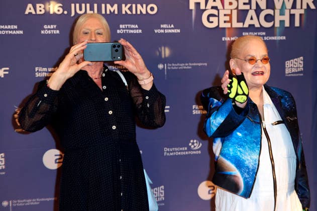 Georgine Kellermann und Hella von Sinnen bei der Premiere des Dokumentarfilms Was haben wir gelacht im Filmpalast. Köln, 07.07.2026 *** Georgine Kellermann and Hella von Sinnen at the premiere of the documentary *Was haben wir gelacht* at the Filmpalast in Cologne, July 7, 2026 Foto:xR.xSchmiegeltx xFuturexImagex gelacht_6630