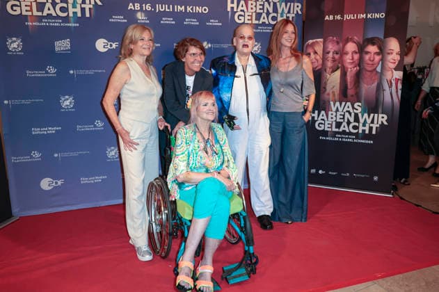 Maren Kroymann, Bettina Böttinger, Gaby Köster, Hella von Sinnen und Esther Schweins bei der Premiere des Dokumentarfilms Was haben wir gelacht im Filmpalast. Köln, 07.07.2026 *** Maren Kroymann, Bettina Böttinger, Gaby Köster, Hella von Sinnen, and Esther Schweins at the premiere of the documentary *Was haben wir gelacht* at the Filmpalast in Cologne, July 7, 2026 Foto:xR.xSchmiegeltx xFuturexImagex gelacht_6646