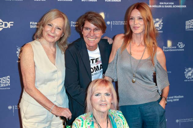 Maren Kroymann, Bettina Böttinger, Gaby Köster und Esther Schweins bei der Premiere des Dokumentarfilms Was haben wir gelacht im Filmpalast. Köln, 07.07.2026 *** Maren Kroymann, Bettina Böttinger, Gaby Köster, and Esther Schweins at the premiere of the documentary *Was haben wir gelacht* at the Filmpalast in Cologne, July 7, 2026 Foto:xR.xSchmiegeltx xFuturexImagex gelacht_6649