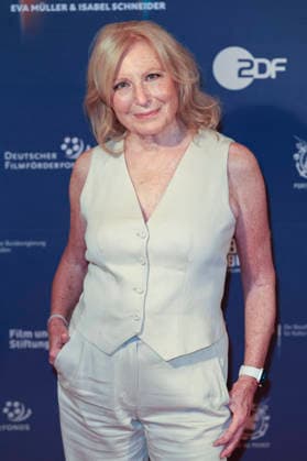 Maren Kroymann bei der Premiere des Dokumentarfilms Was haben wir gelacht im Filmpalast. Köln, 07.07.2026 *** Maren Kroymann at the premiere of the documentary *Was haben wir gelacht* at the Filmpalast in Cologne, July 7, 2026 Foto:xR.xSchmiegeltx xFuturexImagex gelacht_6662