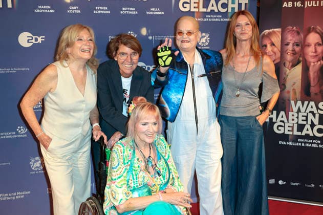 Maren Kroymann, Bettina Böttinger, Gaby Köster, Hella von Sinnen und Esther Schweins bei der Premiere des Dokumentarfilms Was haben wir gelacht im Filmpalast. Köln, 07.07.2026 *** Maren Kroymann, Bettina Böttinger, Gaby Köster, Hella von Sinnen, and Esther Schweins at the premiere of the documentary *Was haben wir gelacht* at the Filmpalast in Cologne, July 7, 2026 Foto:xR.xSchmiegeltx xFuturexImagex gelacht_6647