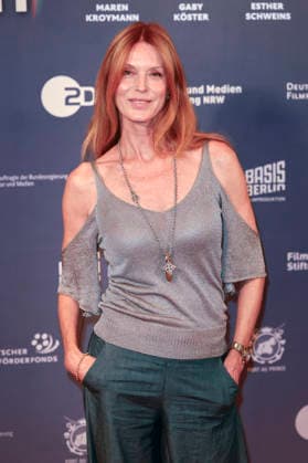 Esther Schweins bei der Premiere des Dokumentarfilms Was haben wir gelacht im Filmpalast. Köln, 07.07.2026 *** Esther Schweins at the premiere of the documentary *Was haben wir gelacht* at the Filmpalast in Cologne, July 7, 2026 Foto:xR.xSchmiegeltx xFuturexImagex gelacht_6675