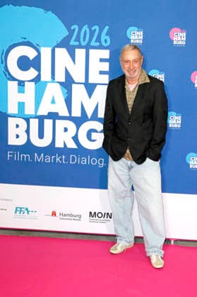Roland Emmerich bei der Verleihung der Gläsernen Leinwand an Roland Emmerich im Rahmen der CineHamburg 2026 im Cinemaxx Dammtor. Hamburg, 07.07.2026 *** Roland Emmerich at the presentation of the Gläsernes Leinwand award to Roland Emmerich as part of CineHamburg 2026 at Cinemaxx Dammtor in Hamburg, July 7, 2026 Foto:xC.xTamckex xFuturexImagex emmerich_6737