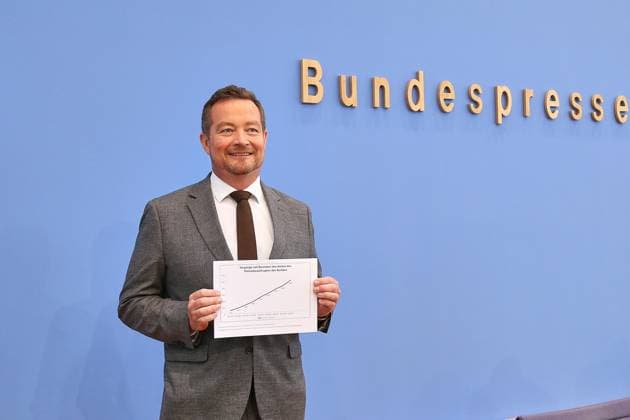 Berlin, Deutschland, 08.07.2026: Bundespressekonferenz: Bericht des Polizeibeauftragten des Bundes beim Deutschen Bundestag: Uli Grötsch (SPD), Polizeibeauftragter des Bundes beim Deutschen Bundestag *** Berlin, Germany, July 8, 2026 Federal Press Conference Report by Uli Grötsch (SPD), Federal Police Commissioner to the German Bundestag, Federal Police Commissioner to the German Bundestag Copyright: xdtsxNachrichtenagenturx dts_126727