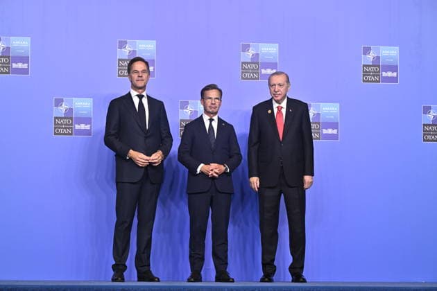 ANKARA, TURKIET 20260708 NATO:s generalsekreterare Mark Rutte, Sveriges statsminister Ulf Kristersson (M) och Turkiets president Recep Tayyip ErdoÄüan i samband med gruppfotot under Nato-toppmötet i Ankara, Turkiet. ANKARA TURKIET x10430x *** ANKARA, TURKEY 20260708 NATO Secretary General Mark Rutte, Swedish Prime Minister Ulf Kristersson (M), and Turkish President Recep Tayyip Erdogan during a group photo at the NATO summit in Ankara, Turkey ANKARA TURKEY x10430x  Copyright: xChristinexOlsson TTx NATO-TOPPMÖTE ANKARA 2026 lw3-NbeSZN8