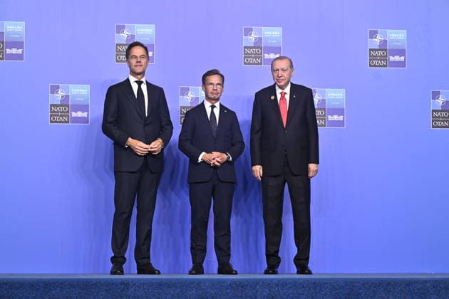 ANKARA, TURKIET 20260708 NATO:s generalsekreterare Mark Rutte, Sveriges statsminister Ulf Kristersson (M) och Turkiets president Recep Tayyip ErdoÄüan i samband med gruppfotot under Nato-toppmötet i Ankara, Turkiet. ANKARA TURKIET x10430x *** ANKARA, TURKEY 20260708 NATO Secretary General Mark Rutte, Swedish Prime Minister Ulf Kristersson (M), and Turkish President Recep Tayyip Erdogan during a group photo at the NATO summit in Ankara, Turkey ANKARA TURKEY x10430x  Copyright: xChristinexOlsson TTx NATO-TOPPMÖTE ANKARA 2026 v6mIExZJ4hY