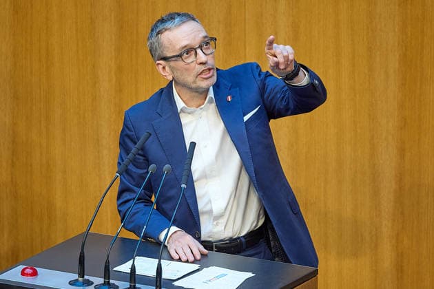 - Wien 08.07.2026 - Nationalrat SItzung Parlament - Der Nationalrat trat heute im Hohen Haus zu einer regluären Nationalratssitzung zusammen. Haupthema war das Doppelbudget . PHOTO: FPÖ Bundesparteiobmann Herbert Kickl am Rednerpult. Vienna (AUSTRIA) - Austrian Parliament National Council session - The National Council met today in the House for a regular session. The main topic was the dual budget. Budget, Finanzen, Staatsfinanzen, Geld, Steuern, Ausgaben, Einnahmen, Regierung, echtes Dopelbudet 2027 28 , 2028, Schulden, Nationalratssitzung, Nationalrat SItzung *** Vienna, July 8, 2026 National Council Session Parliament The National Council convened today in the House for a regular session. The main topic was the dual budget. PHO 