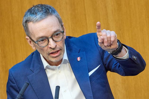 - Wien 08.07.2026 - Nationalrat SItzung Parlament - Der Nationalrat trat heute im Hohen Haus zu einer regluären Nationalratssitzung zusammen. Haupthema war das Doppelbudget . PHOTO: FPÖ Bundesparteiobmann Herbert Kickl am Rednerpult. Vienna (AUSTRIA) - Austrian Parliament National Council session - The National Council met today in the House for a regular session. The main topic was the dual budget. Budget, Finanzen, Staatsfinanzen, Geld, Steuern, Ausgaben, Einnahmen, Regierung, echtes Dopelbudet 2027 28 , 2028, Schulden, Nationalratssitzung, Nationalrat SItzung *** Vienna, July 8, 2026 National Council Session Parliament The National Council convened today in the House for a regular session. The main topic was the dual budget. PHO 