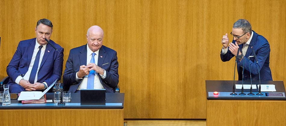 - Wien 08.07.2026 - Nationalrat SItzung Parlament - Der Nationalrat trat heute im Hohen Haus zu einer regluären Nationalratssitzung zusammen. Haupthema war das Doppelbudget . PHOTO: (v.L.) Vizekanzler Andreas Babler (SPÖ), Bundeskanzler Christian Stocker (ÖVP) auf der Regierungsbank., FPÖ Bundesparteiobmann Herbert Kickl am Rednerpult. Vienna (AUSTRIA) - Austrian Parliament National Council session - The National Council met today in the House for a regular session. The main topic was the dual budget. Budget, Finanzen, Staatsfinanzen, Geld, Steuern, Ausgaben, Einnahmen, Regierung, echtes Dopelbudet 2027 28 , 2028, Schulden, Nationalratssitzung, Nationalrat SItzung *** Vienna, July 8, 2026 National Council Session Parliament The Na 