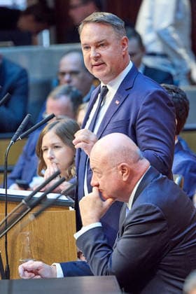 - Wien 08.07.2026 - Nationalrat SItzung Parlament - Der Nationalrat trat heute im Hohen Haus zu einer regluären Nationalratssitzung zusammen. Haupthema war das Doppelbudget . PHOTO: Vizekanzler Andreas Babler (SPÖ), Bundeskanzler Christian Stocker (ÖVP) auf der Regierungsbank. Vienna (AUSTRIA) - Austrian Parliament National Council session - The National Council met today in the House for a regular session. The main topic was the dual budget. Budget, Finanzen, Staatsfinanzen, Geld, Steuern, Ausgaben, Einnahmen, Regierung, echtes Dopelbudet 2027 28 , 2028, Schulden, Nationalratssitzung, Nationalrat SItzung *** Vienna, July 8, 2026 National Council Session Parliament The National Council convened today in the House for a regular s 