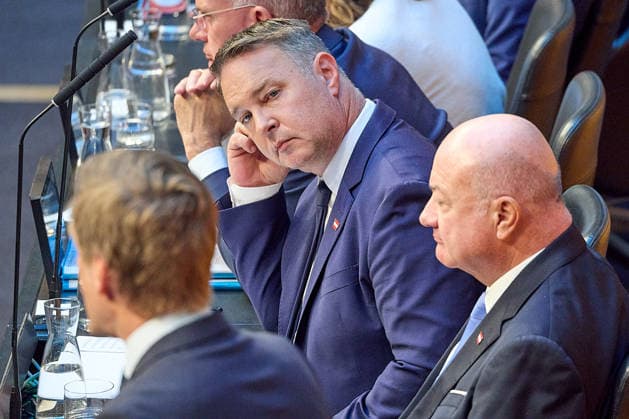 - Wien 08.07.2026 - Nationalrat SItzung Parlament - Der Nationalrat trat heute im Hohen Haus zu einer regluären Nationalratssitzung zusammen. Haupthema war das Doppelbudget . PHOTO: Vizekanzler Andreas Babler (SPÖ), Bundeskanzler Christian Stocker (ÖVP) auf der Regierungsbank.. Vienna (AUSTRIA) - Austrian Parliament National Council session - The National Council met today in the House for a regular session. The main topic was the dual budget. Budget, Finanzen, Staatsfinanzen, Geld, Steuern, Ausgaben, Einnahmen, Regierung, echtes Dopelbudet 2027 28 , 2028, Schulden, Nationalratssitzung, Nationalrat SItzung *** Vienna, July 8, 2026 National Council Session Parliament The National Council convened today in the House for a regular 