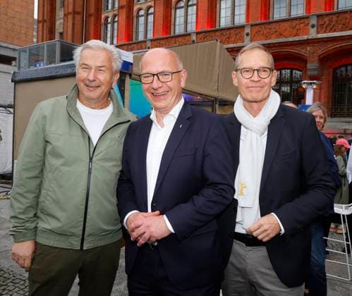 Klaus Wowereit, Kai Wegner, Michael Müller beim Hoffest 2026 des Regierenden Bürgermeister im Roten Rathaus Berlin. *** Klaus Wowereit, Kai Wegner, and Michael Müller at the Governing Mayor s 2026 Courtyard Festival at Berlin s Red City Hall