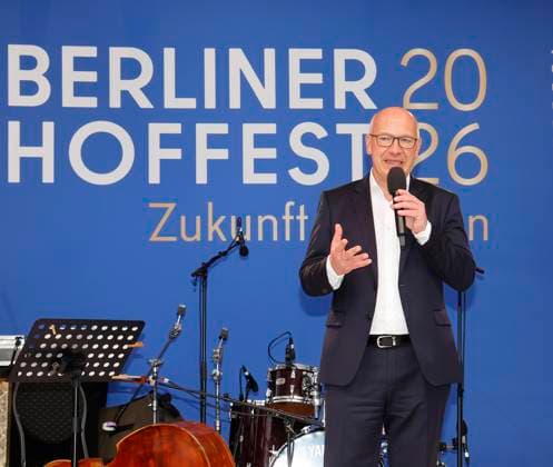 Kai Wegner beim Hoffest 2026 des Regierenden Bürgermeister im Roten Rathaus Berlin. *** Kai Wegner at the Governing Mayor s 2026 Courtyard Festival at Berlin s Red City Hall