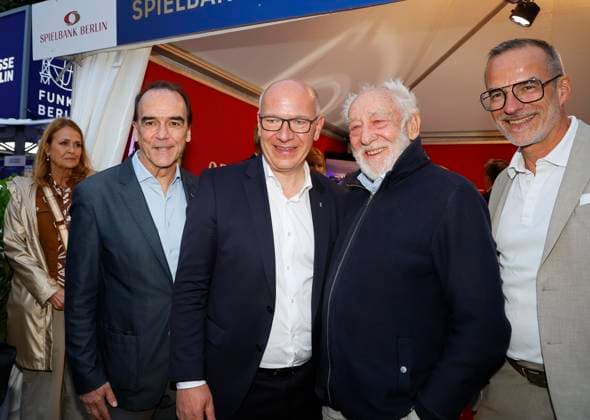 Gerhard Wilhelm, Kai Wegner, Dieter Hallervorden, Dr. Stefan Franzke beim Hoffest 2026 des Regierenden Bürgermeister im Roten Rathaus Berlin. *** Gerhard Wilhelm, Kai Wegner, Dieter Hallervorden, and Dr. Stefan Franzke at the Governing Mayor’s 2026 Courtyard Festival at Berlin’s Rotes Rathaus