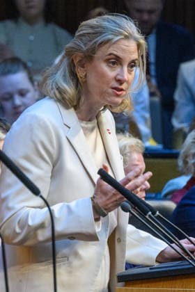 - Wien 08.07.2026 - 89. Sitzung des Nationalrats. PHOTO: Aussenministerin Beate Meinl-Reisinger (NEOS) 87th sitting of the National Council. Nationalrat, Nationalratssitzung, Parlamentssitzung, Parlament, Plenum 89. Sitzung des Nationalrats *** Vienna, July 8, 2026, 89th Session of the National Council PHOTO: Foreign Minister Beate Meinl Reisinger (NEOS) 87th Session of the National Council National Council, National Council session, parliamentary session, parliament, plenary session 89th Session of the National Council 