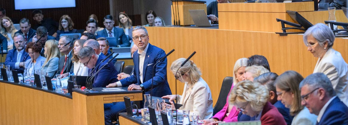 - Wien 08.07.2026 - 89. Sitzung des Nationalrats. PHOTO: Klubobmann der FPÖ Herbert Kickl mit Mitgliedern der Bundesregierung 87th sitting of the National Council. Nationalrat, Nationalratssitzung, Parlamentssitzung, Parlament, Plenum 89. Sitzung des Nationalrats *** Vienna, July 8, 2026 89th Session of the National Council PHOTO: FPÖ Caucus Leader Herbert Kickl with members of the federal government 87th session of the National Council National Council, National Council session, parliamentary session, parliament, plenary session 89th Session of the National Council 