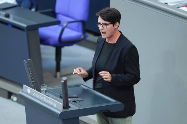 Deutscher Bundestag, 88. Plenarsitzung Irene Mihalic (Gruene) im Portrait bei ihrer Rede zur Geschaeftsordnung bei der 88. Sitzung des Deutschen Bundestag in Berlin, 08.07.2026 Berlin Berlin Deutschland *** German Bundestag, 88th Plenary Session: A portrait of Irene Mihalic of the Green Party as she delivers her speech on the Rules of Procedure at the 88th session of the German Bundestag in Berlin, July 8, 2026, Berlin, Berlin, Germany